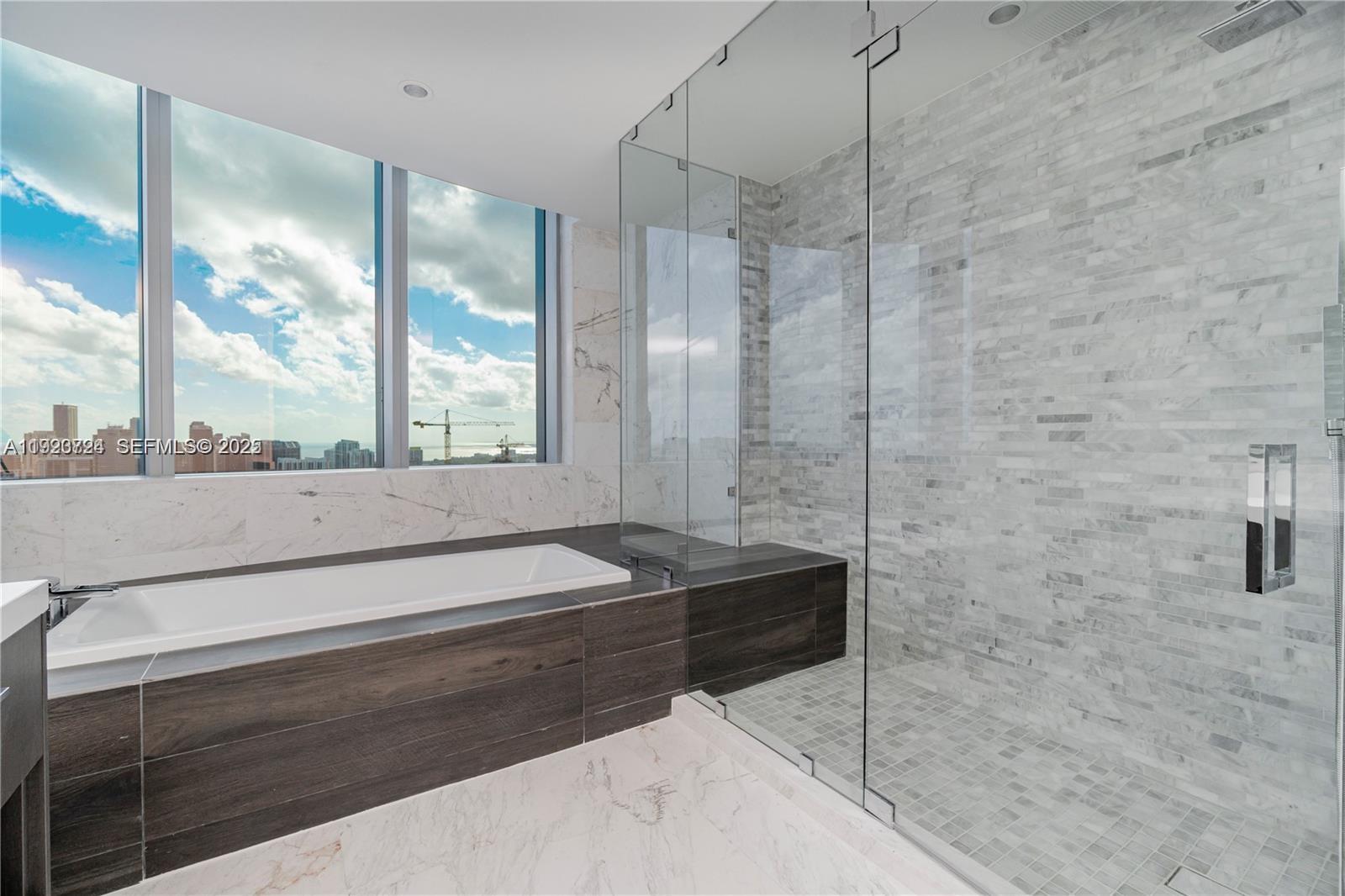 PARAMOUNT MIAMI WORLDCENT - Residential