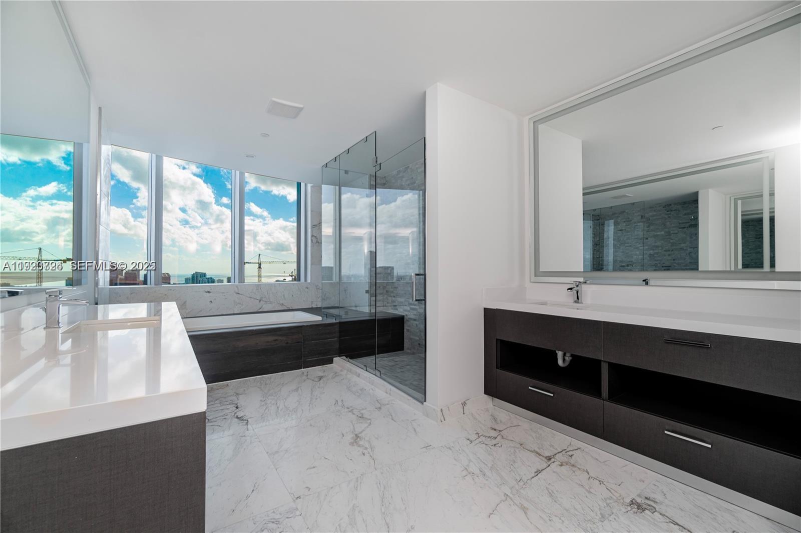 PARAMOUNT MIAMI WORLDCENT - Residential