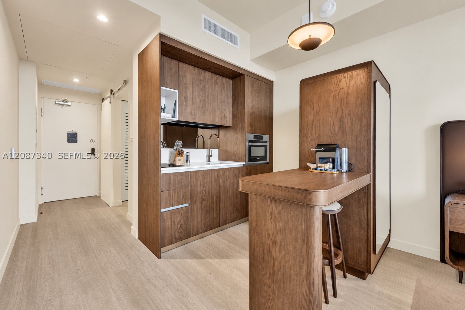 1611 SW 2nd ave 605