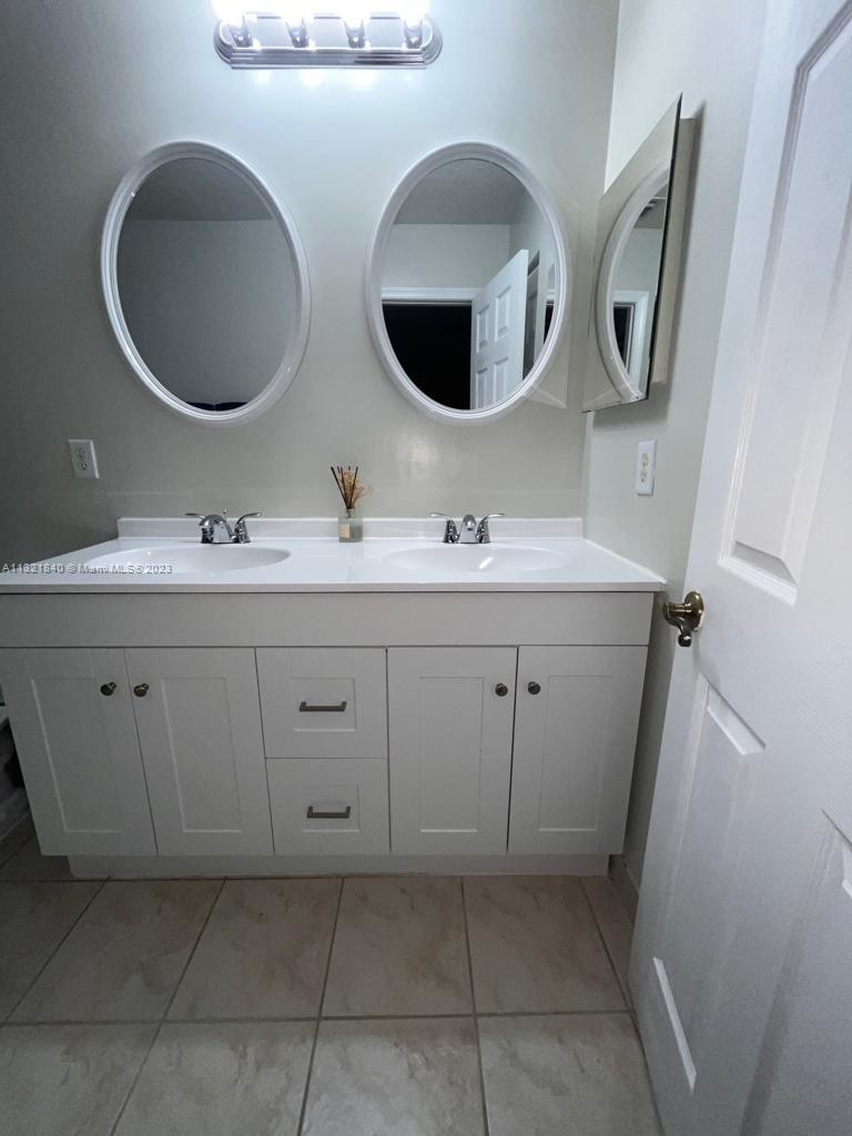 Photo 17 of 26 of 5954 Glasgow Way 5954 townhome