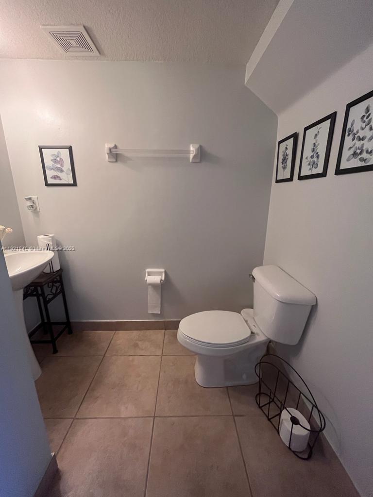 Photo 9 of 26 of 5954 Glasgow Way 5954 townhome