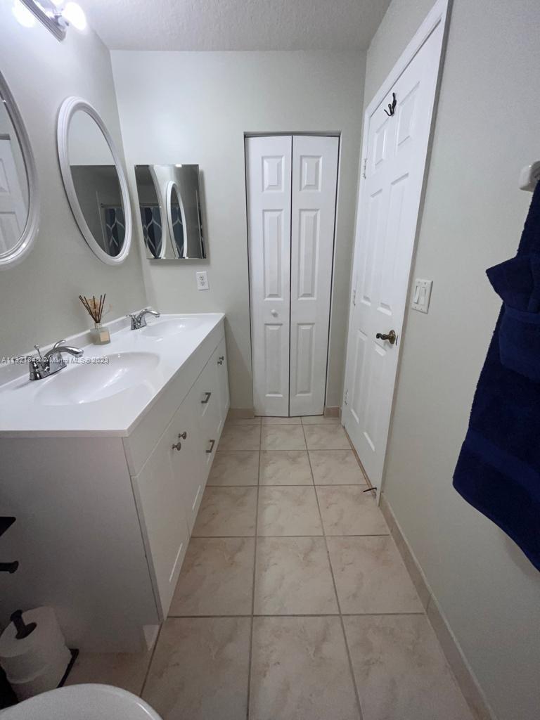 Photo 16 of 26 of 5954 Glasgow Way 5954 townhome
