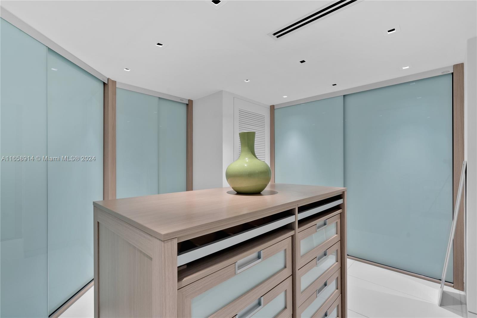 THE GRAND VENETIAN CONDO - Residential