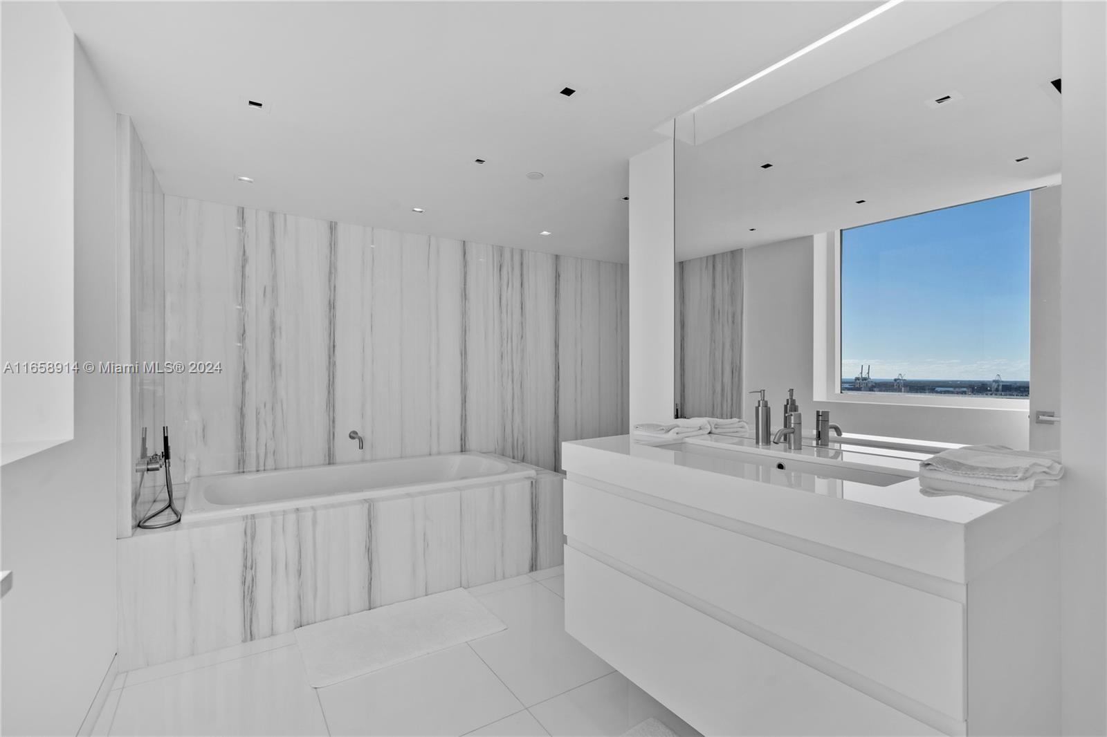 THE GRAND VENETIAN CONDO - Residential