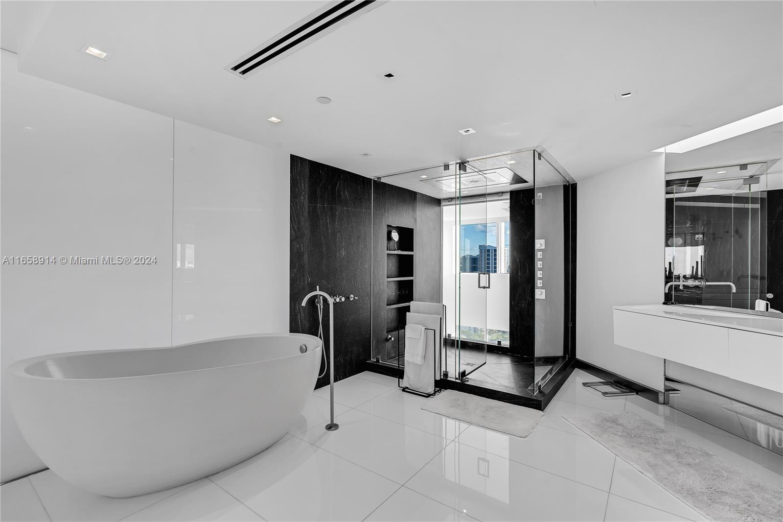 THE GRAND VENETIAN CONDO - Residential