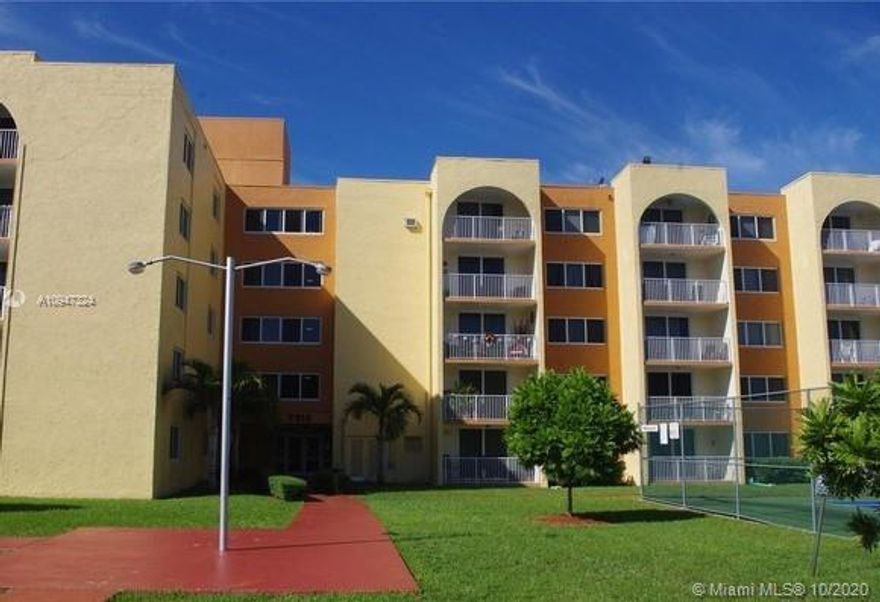 Location, location, location!!! Nice studio. Laundry facility on floor fenced complex with guard at gate. Nice and friendly area. Great location. Close to shopping centers, supermarkets, restaurants, parks, close to I-75, Palmetto and Miami Int. Airport.