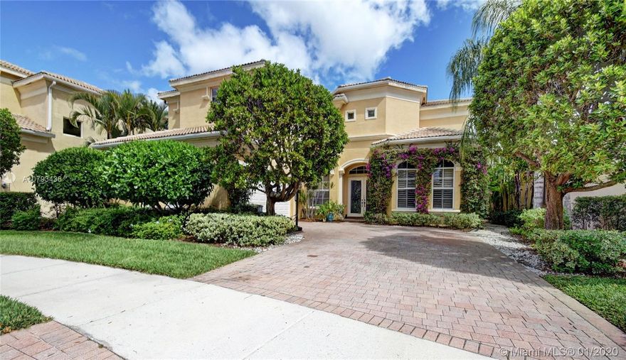 ABSOLUTELY SPECTACULAR SINGLE FAMILY, PRIVATE POOl,PREMIER GOLF COMMUNITY LOCATED IN HEART OF PALM BEACHES & MINUTES FROM I95 FL TURNPIKE & MAJOR MALLS. LARGE YARD WITH BEAUTIFUL POOL OVERLOOKING LAKE IN CUL- DE - SAC , SOCIAL MEMEBERSHIP ONLY WE CAN DO FACETIME VIRTUAL TOUR