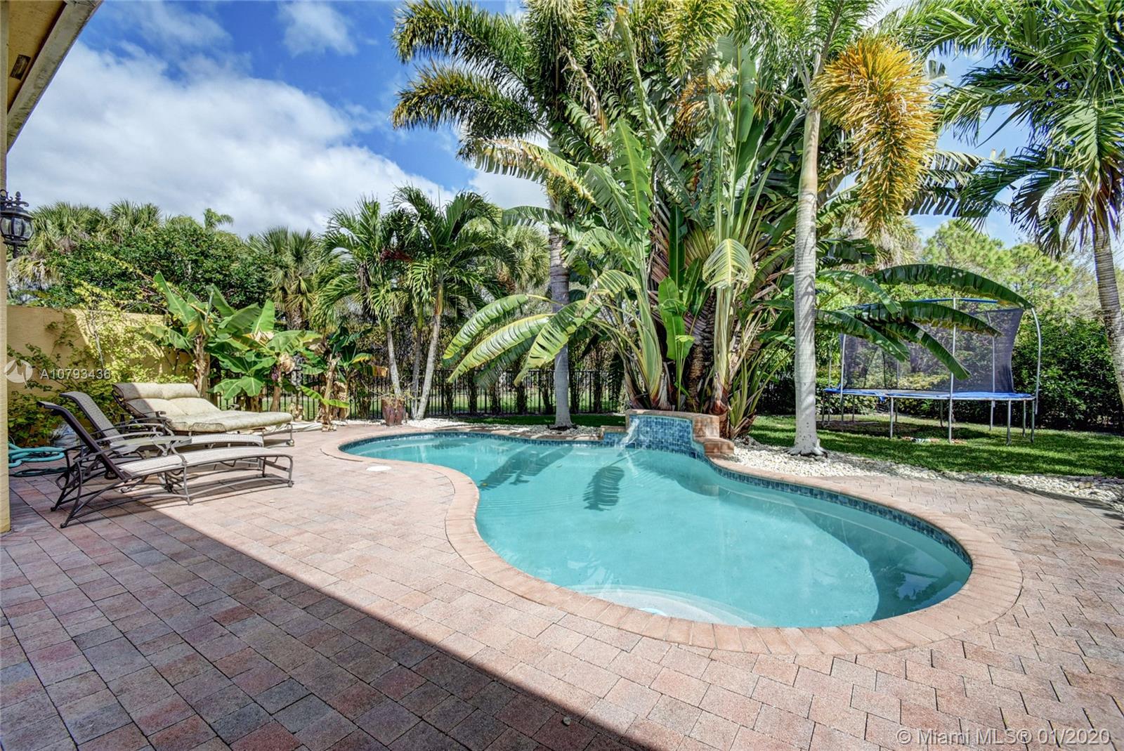 MIRASOL PAR 23 - Residential Lease