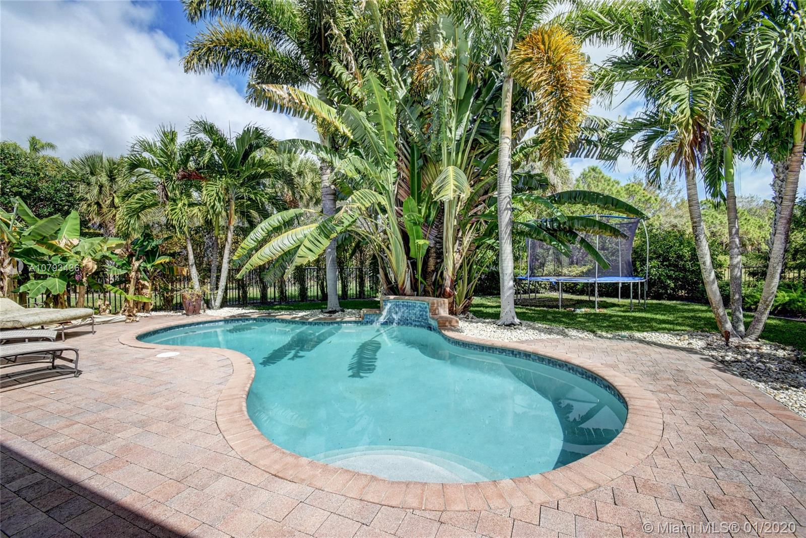 MIRASOL PAR 23 - Residential Lease