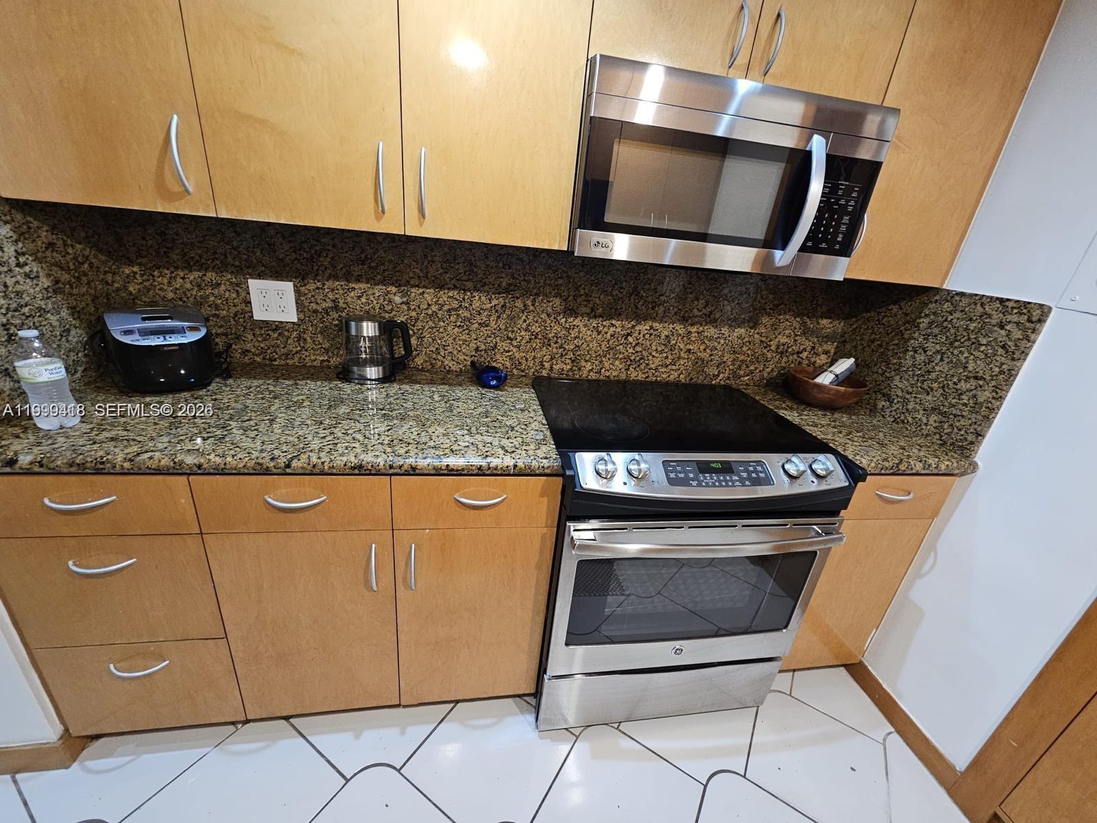 KING COLE CONDO - Residential