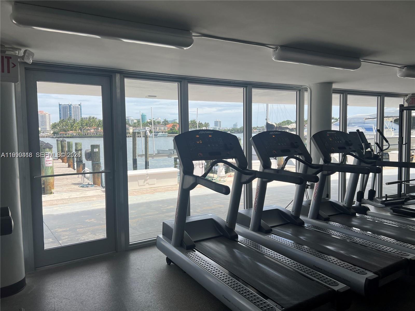 KING COLE CONDO - Residential