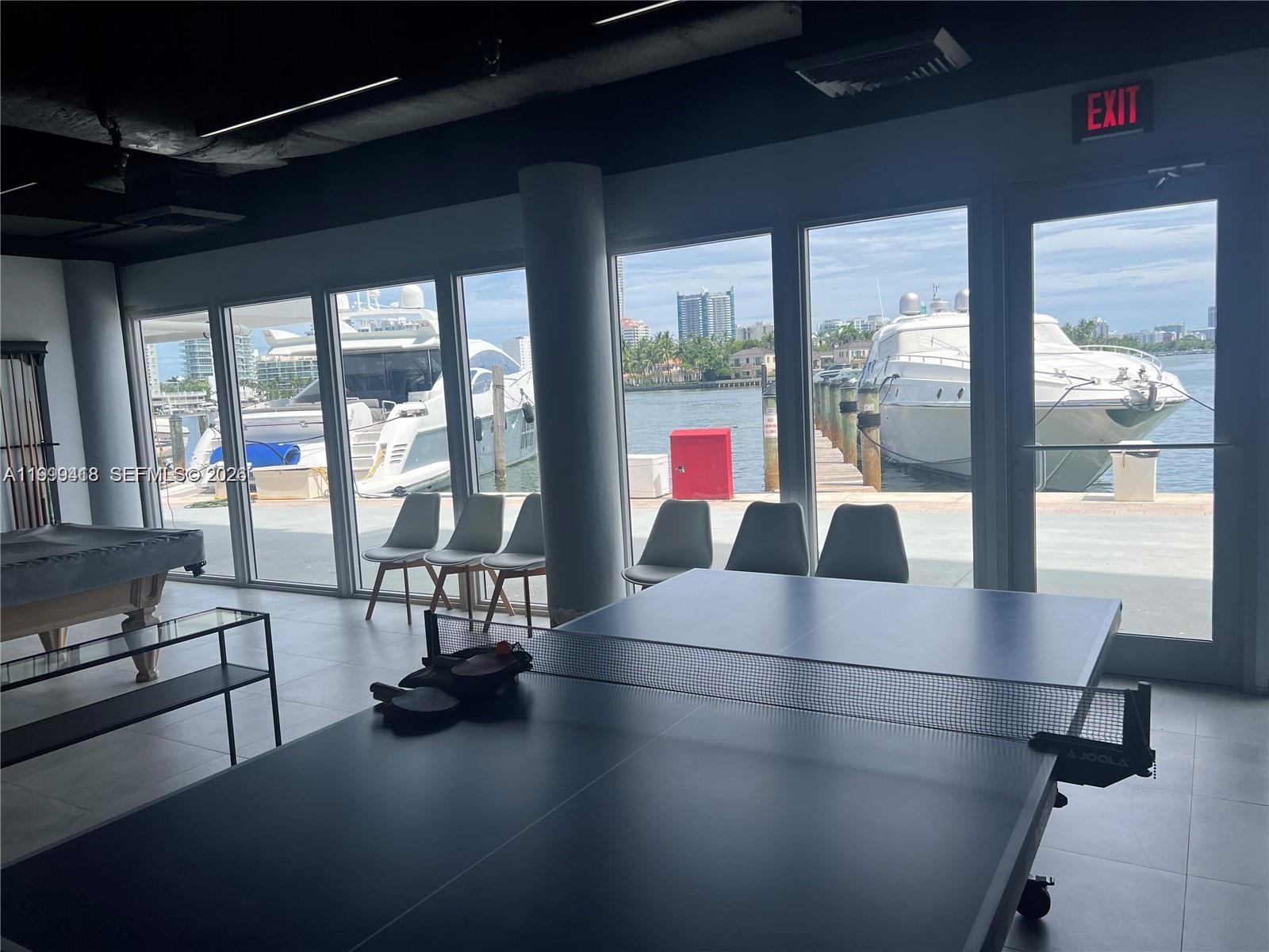 KING COLE CONDO - Residential