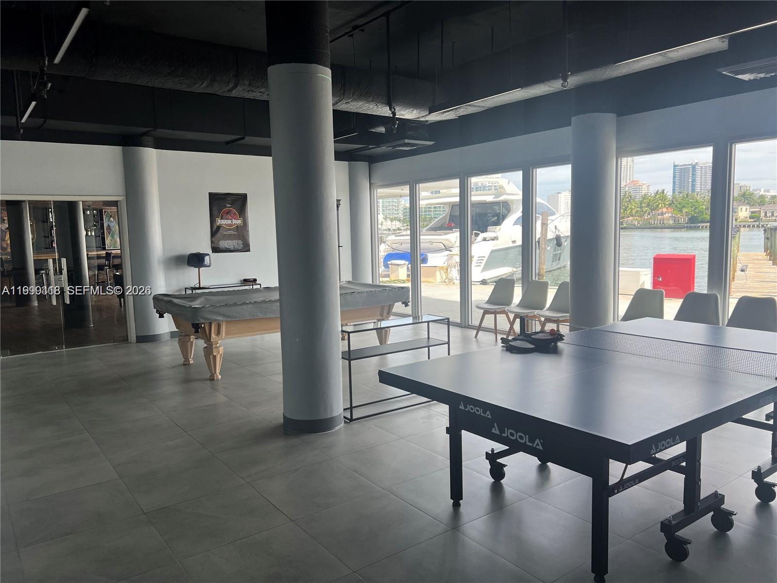 KING COLE CONDO - Residential