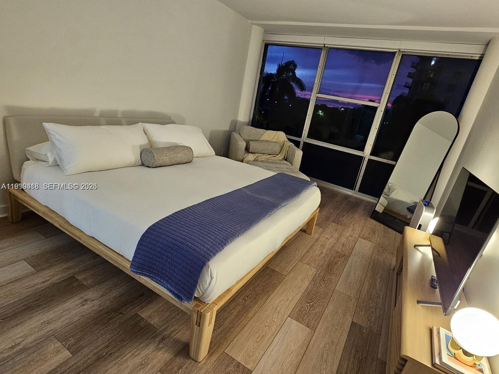 KING COLE CONDO - Residential