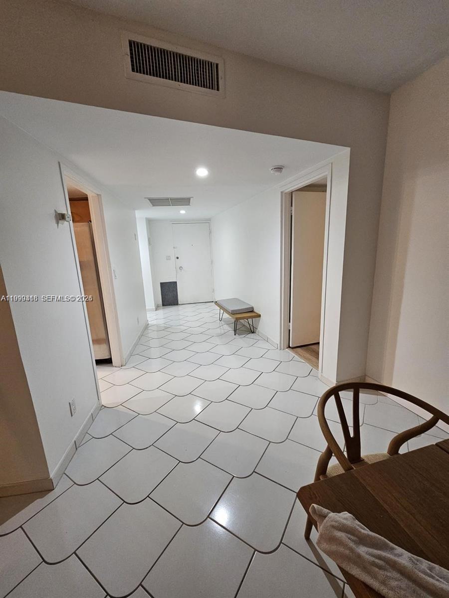 KING COLE CONDO - Residential