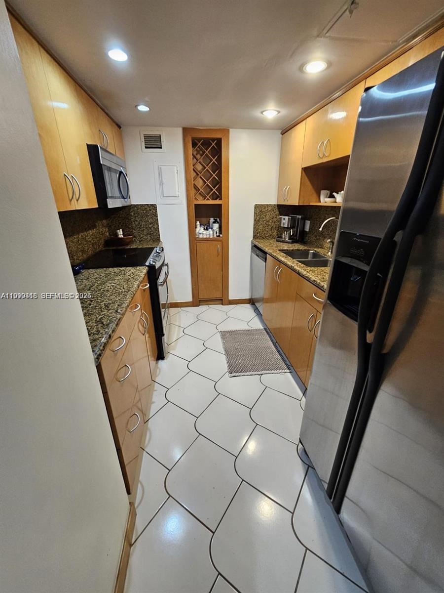 KING COLE CONDO - Residential