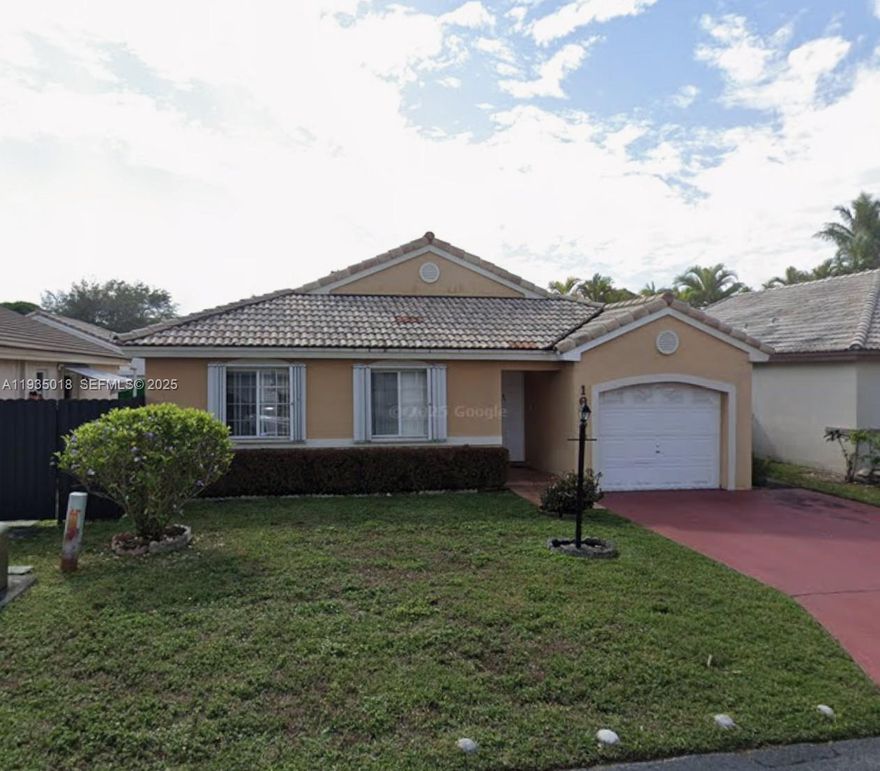 Lovely single family home on 4,182 s/f lot featuring a 1-car garage. This home offers 3 bedrooms and 2 bathrooms in 1,762 total s/f.