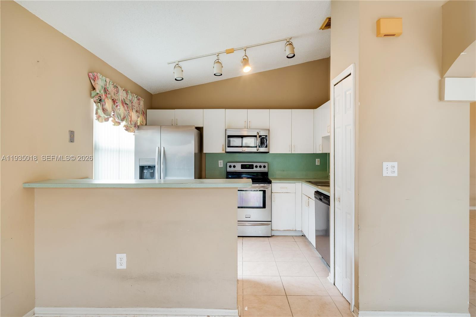 LAGO MAR SOUTH - Residential