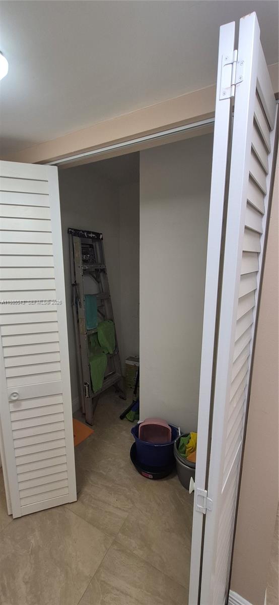 PROMENADE AT KENDALE LAKE - Residential Lease