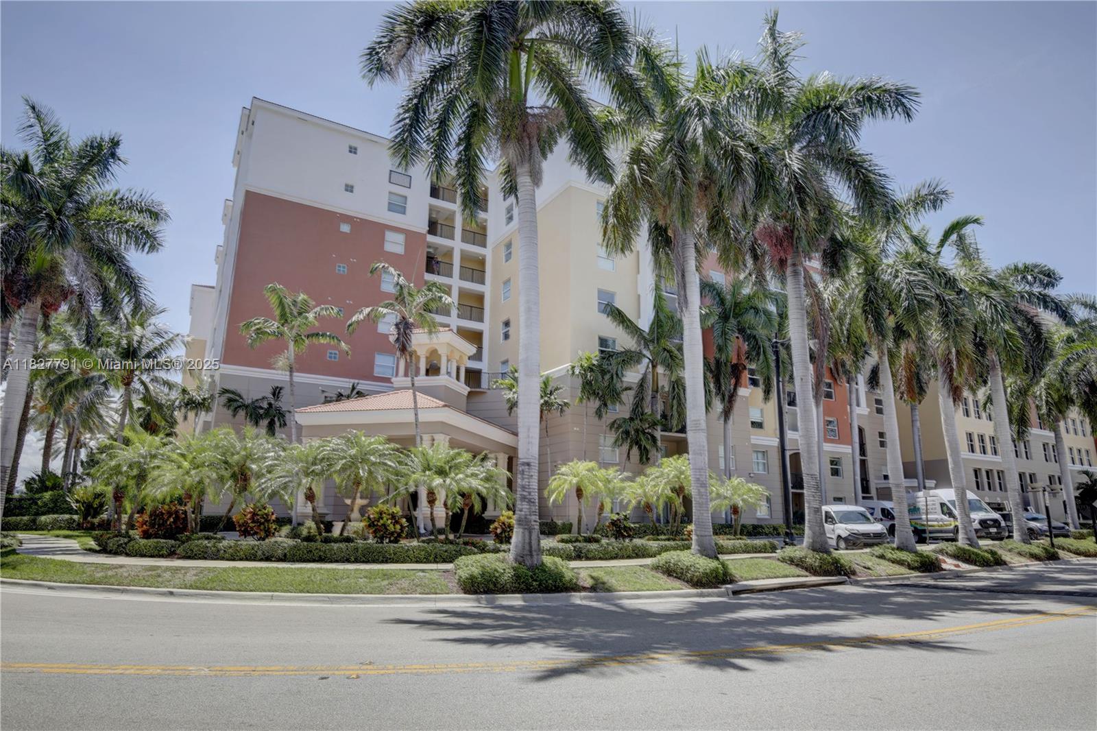 PORTO BELLAGIO CONDO - Residential