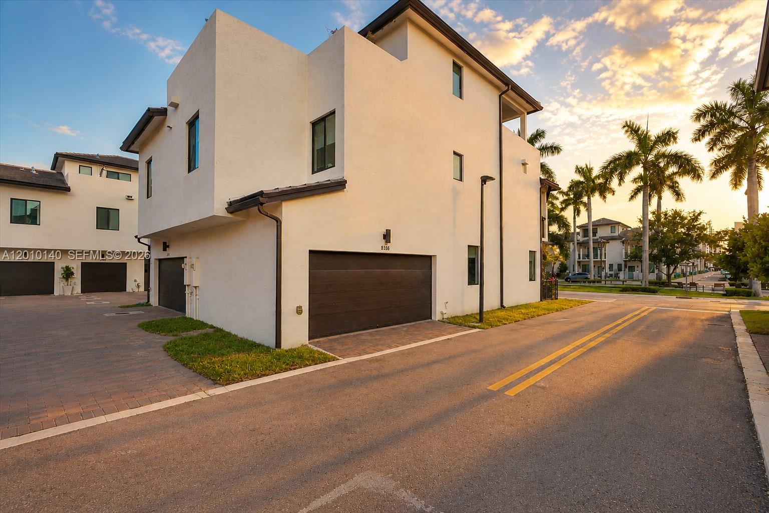 DOWNTOWN DORAL SOUTH PHASE - Residential