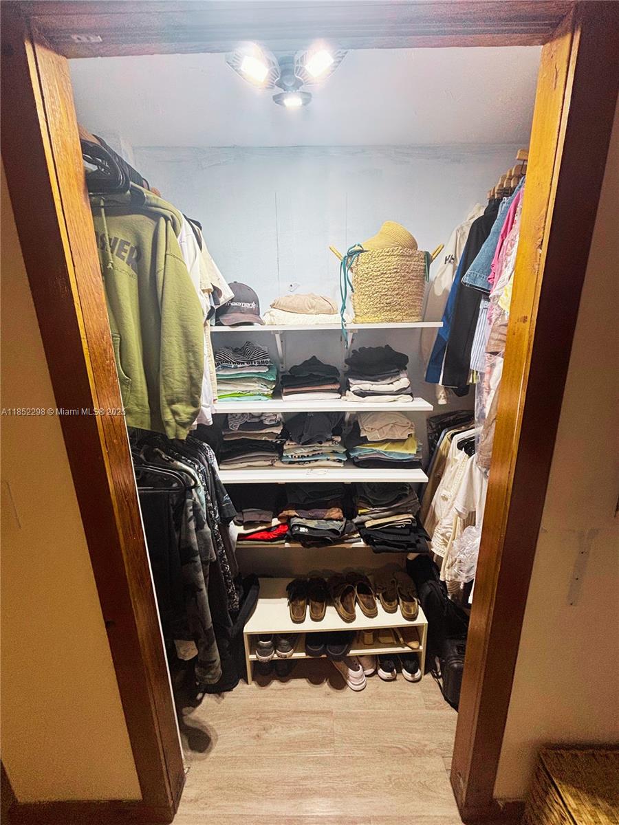 Misc Middle Torch Key 28 - Residential