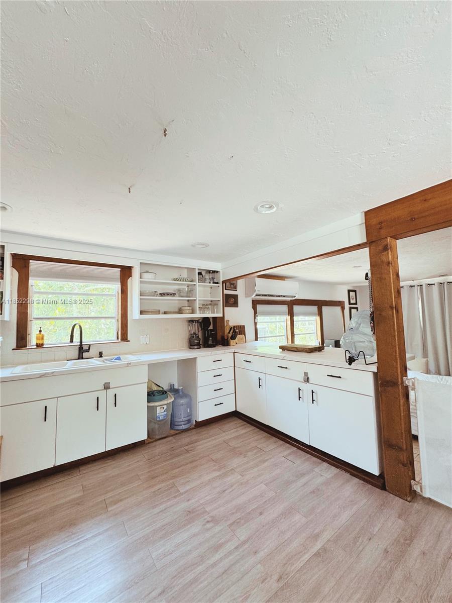 Misc Middle Torch Key 28 - Residential