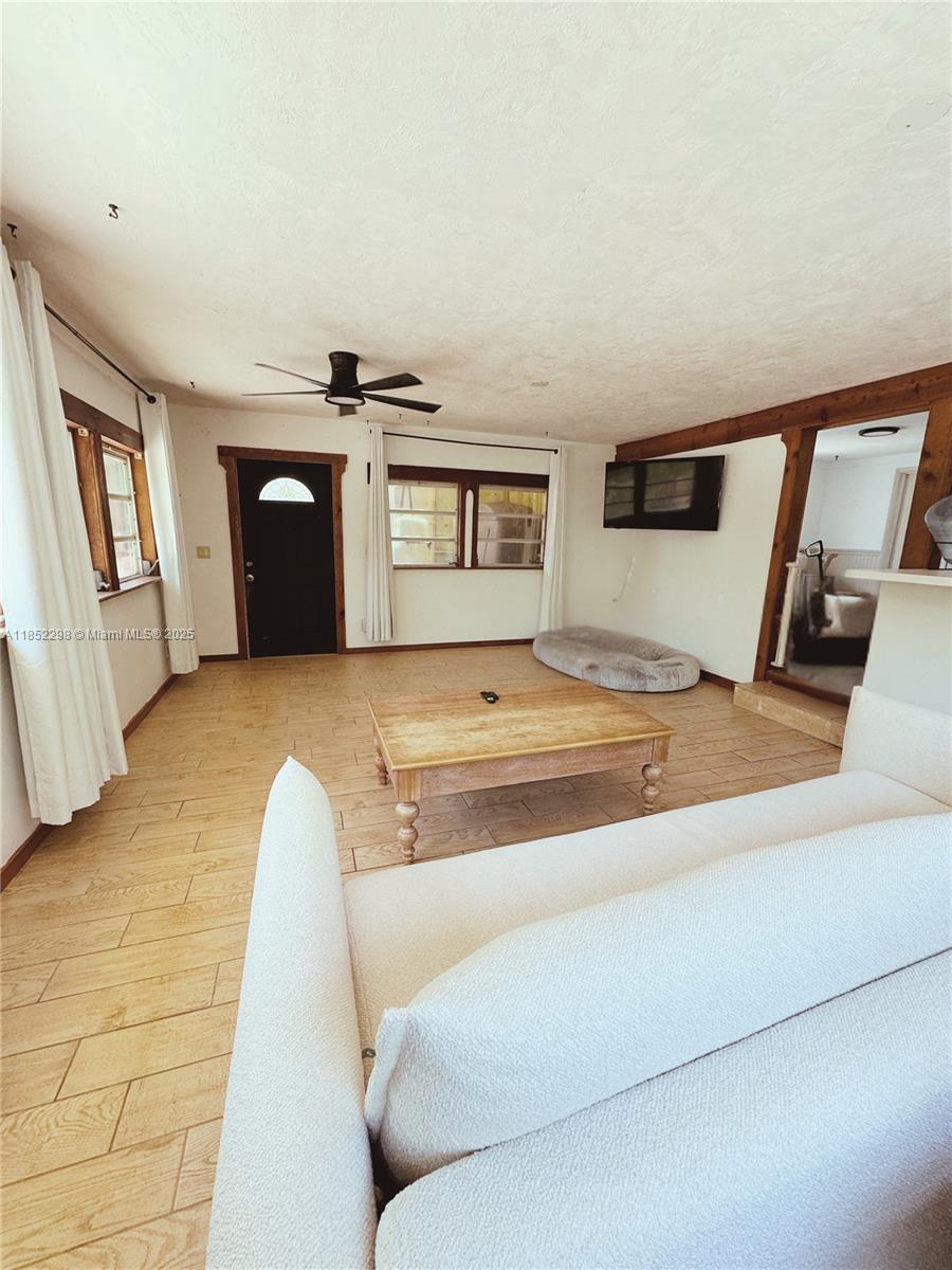 Misc Middle Torch Key 28 - Residential