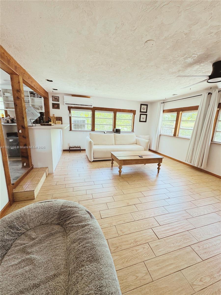 Misc Middle Torch Key 28 - Residential