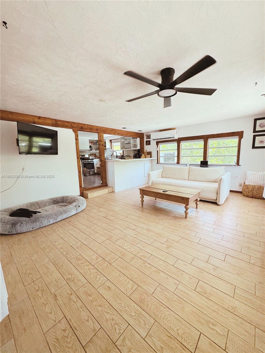 Misc Middle Torch Key 28 - Residential