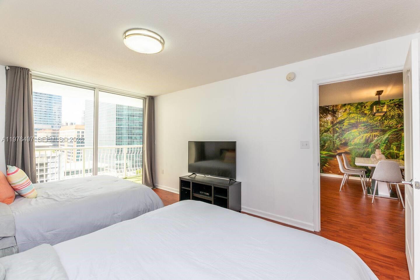 1200 Brickell Bay Dr 1621