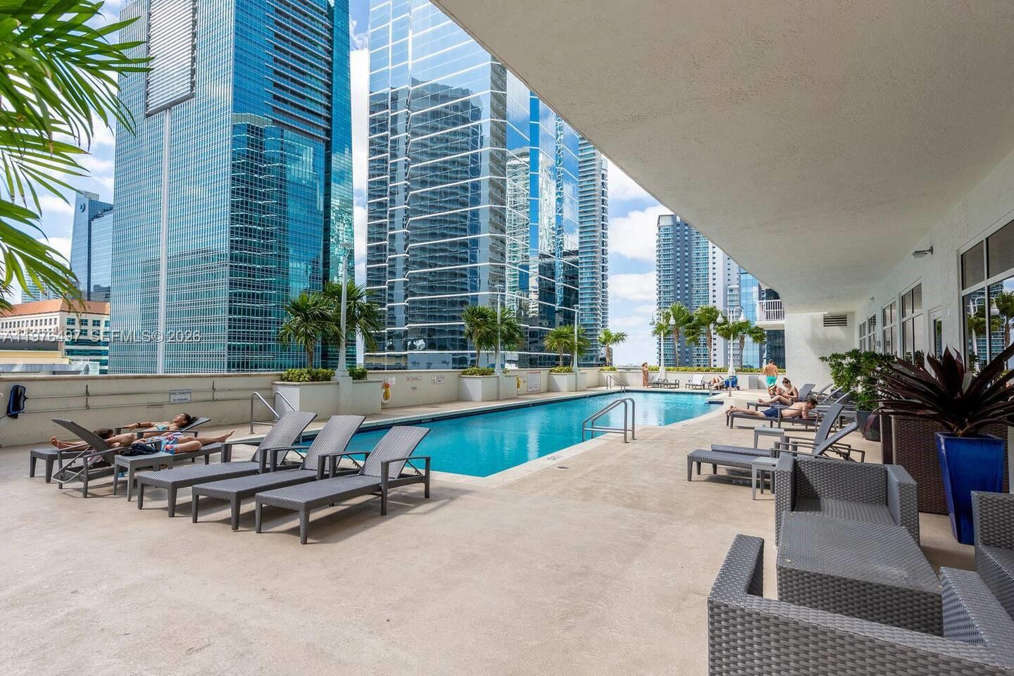 1200 Brickell Bay Dr 1621