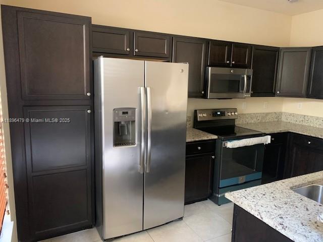 KENDALL COMMONS TOWNHOMES - Residential Lease