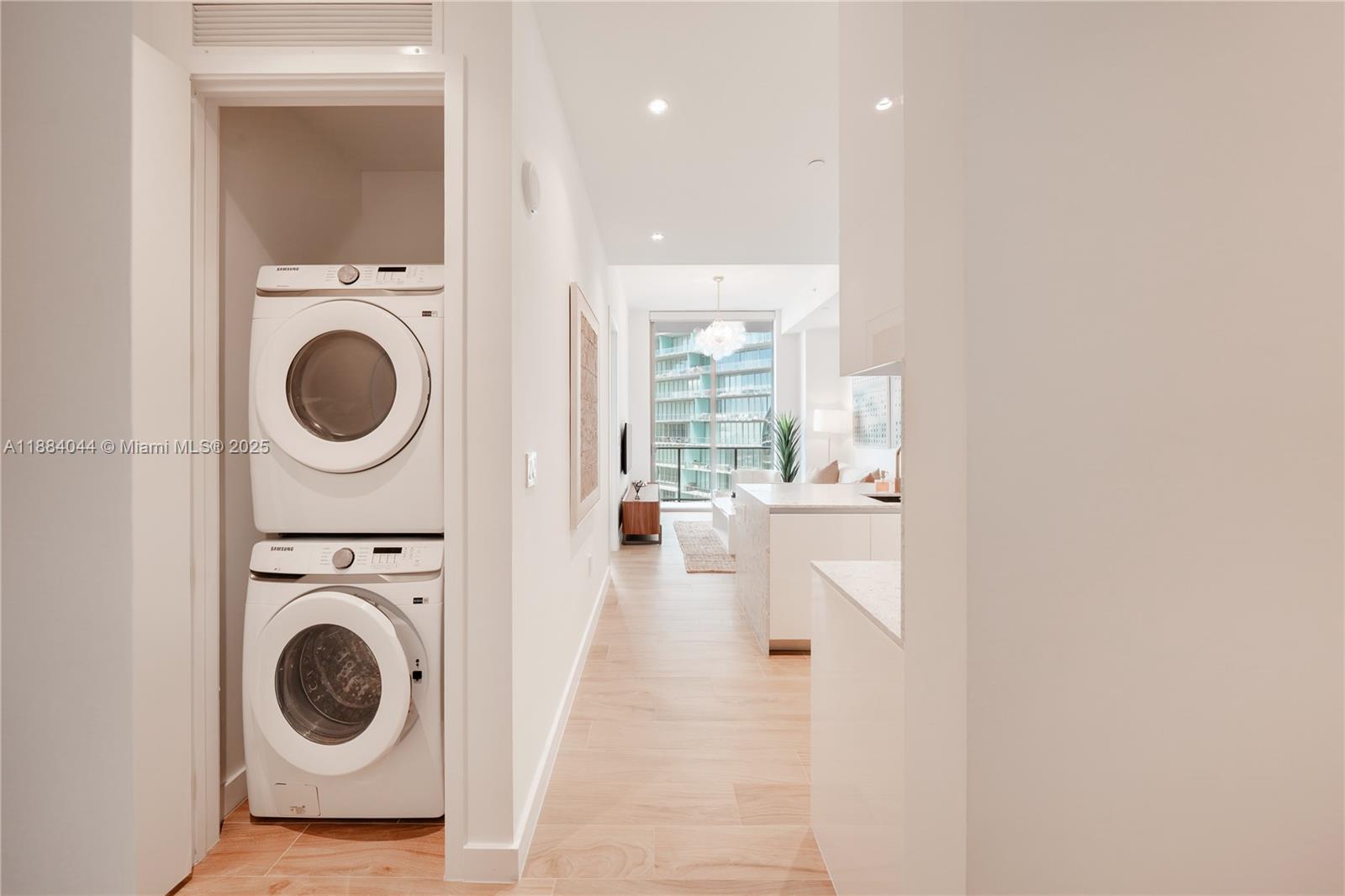 MrC Bayshore Bldg - Residential