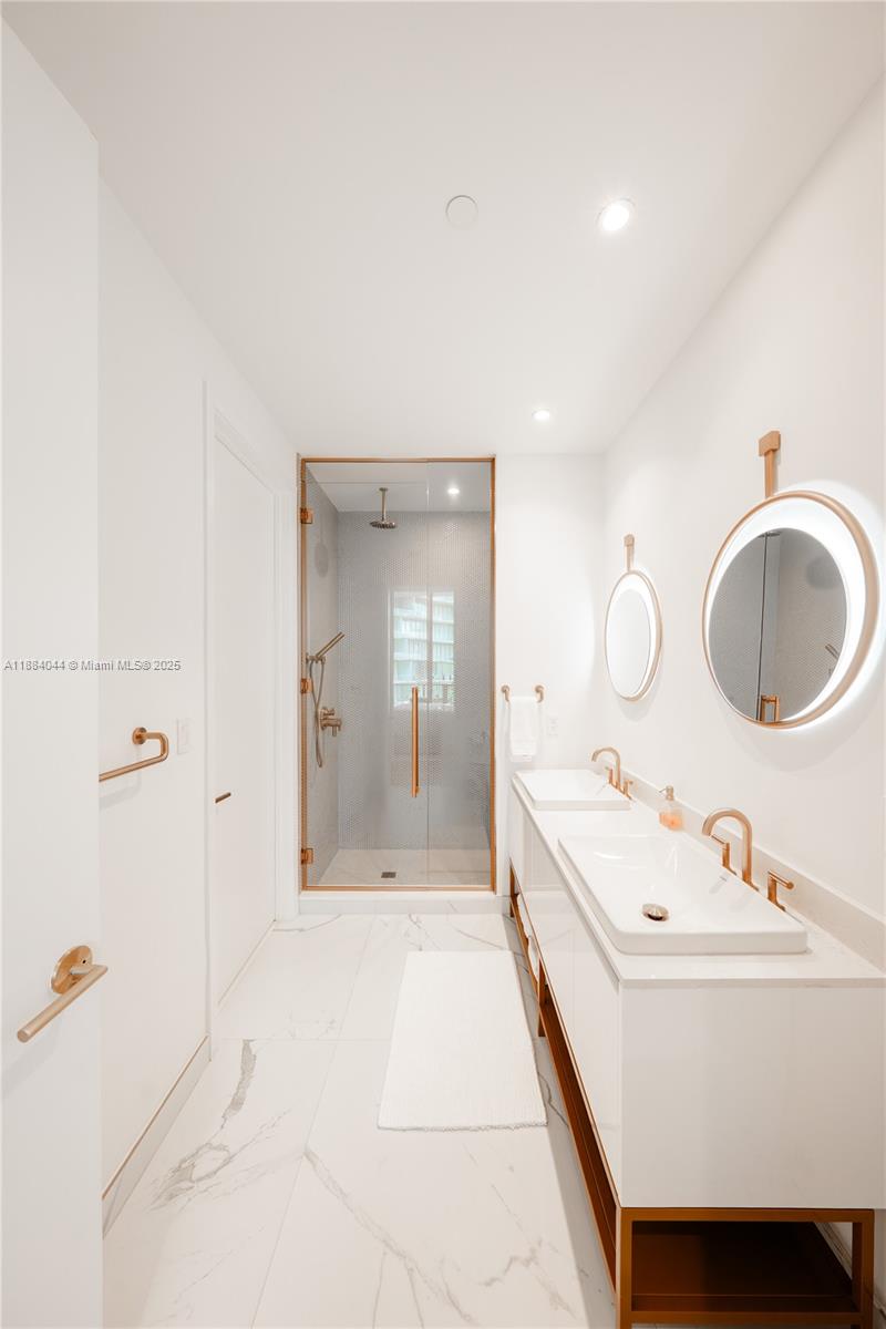 MrC Bayshore Bldg - Residential