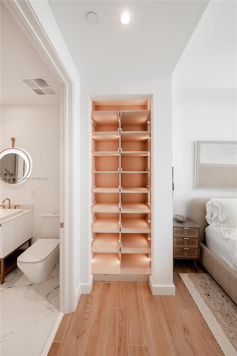 MrC Bayshore Bldg - Residential