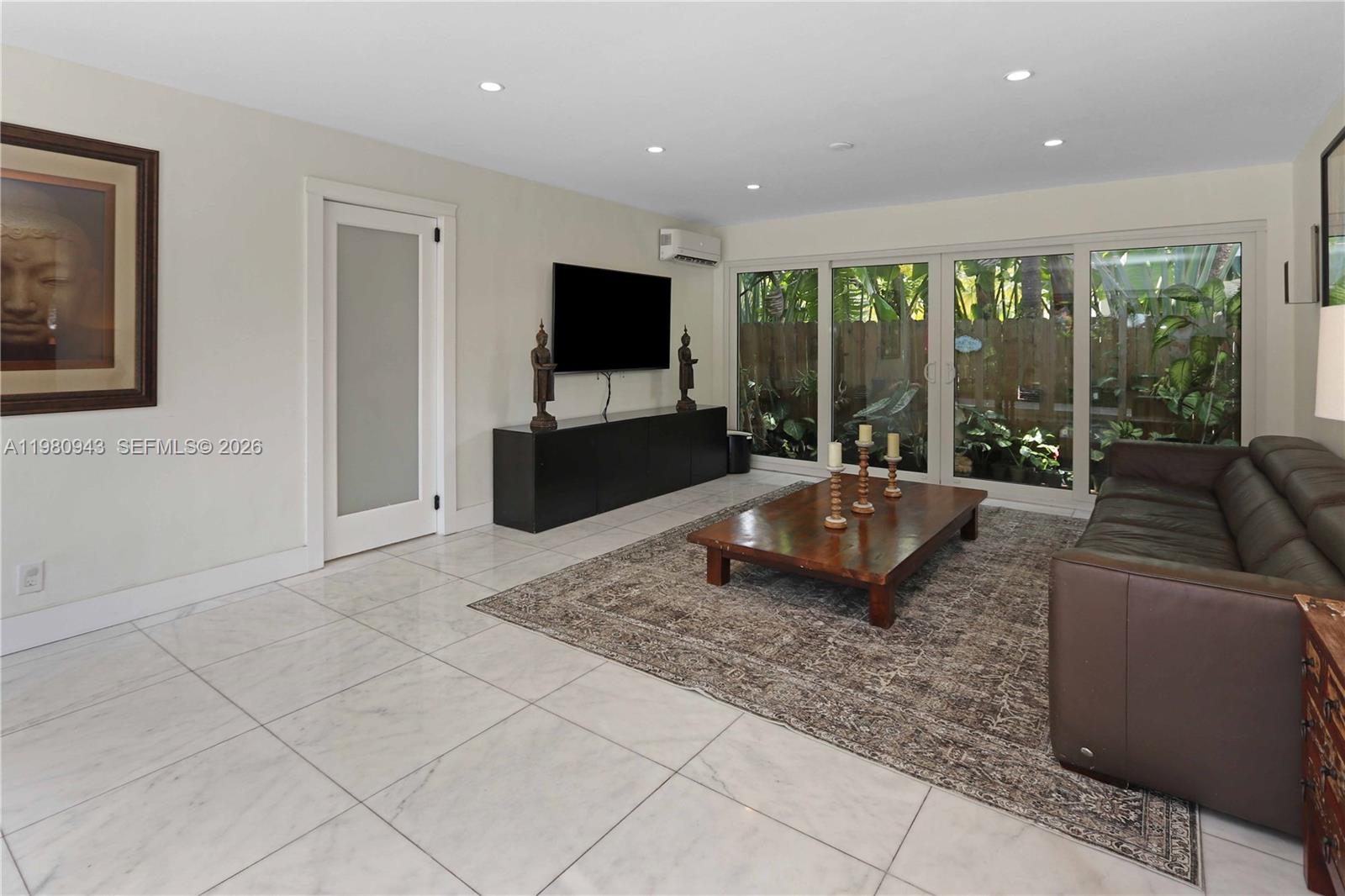 HOLLYWOOD - Residential