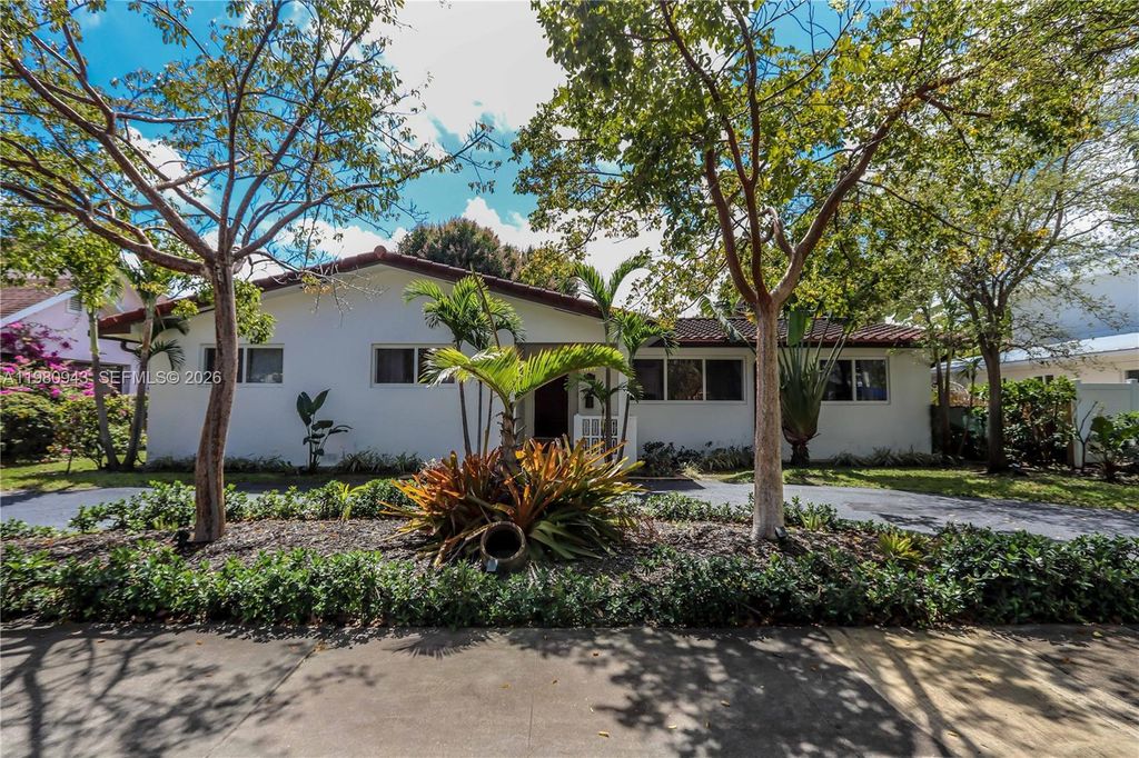 Photo of 1628 Monroe St, Hollywood, FL 33020 (MLS # A11980943)