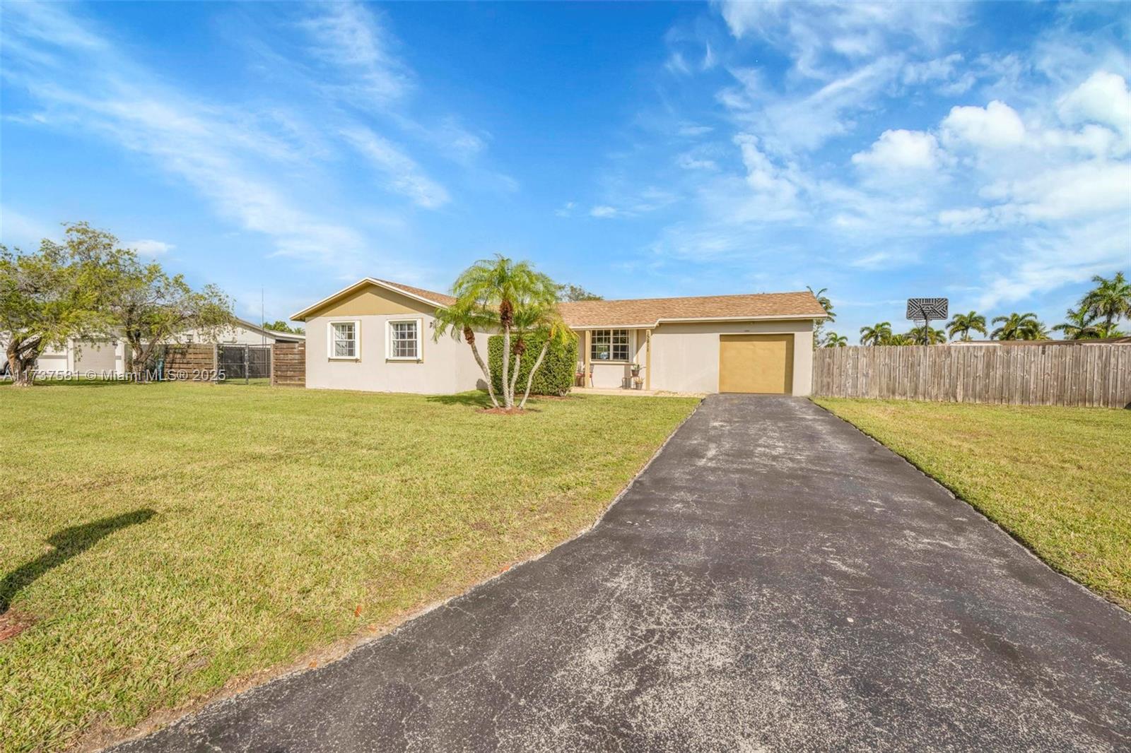 15811 Sw 284th St, Homestead, Miami-Dade County, Florida - 4 Bedrooms  
2 Bathrooms - 