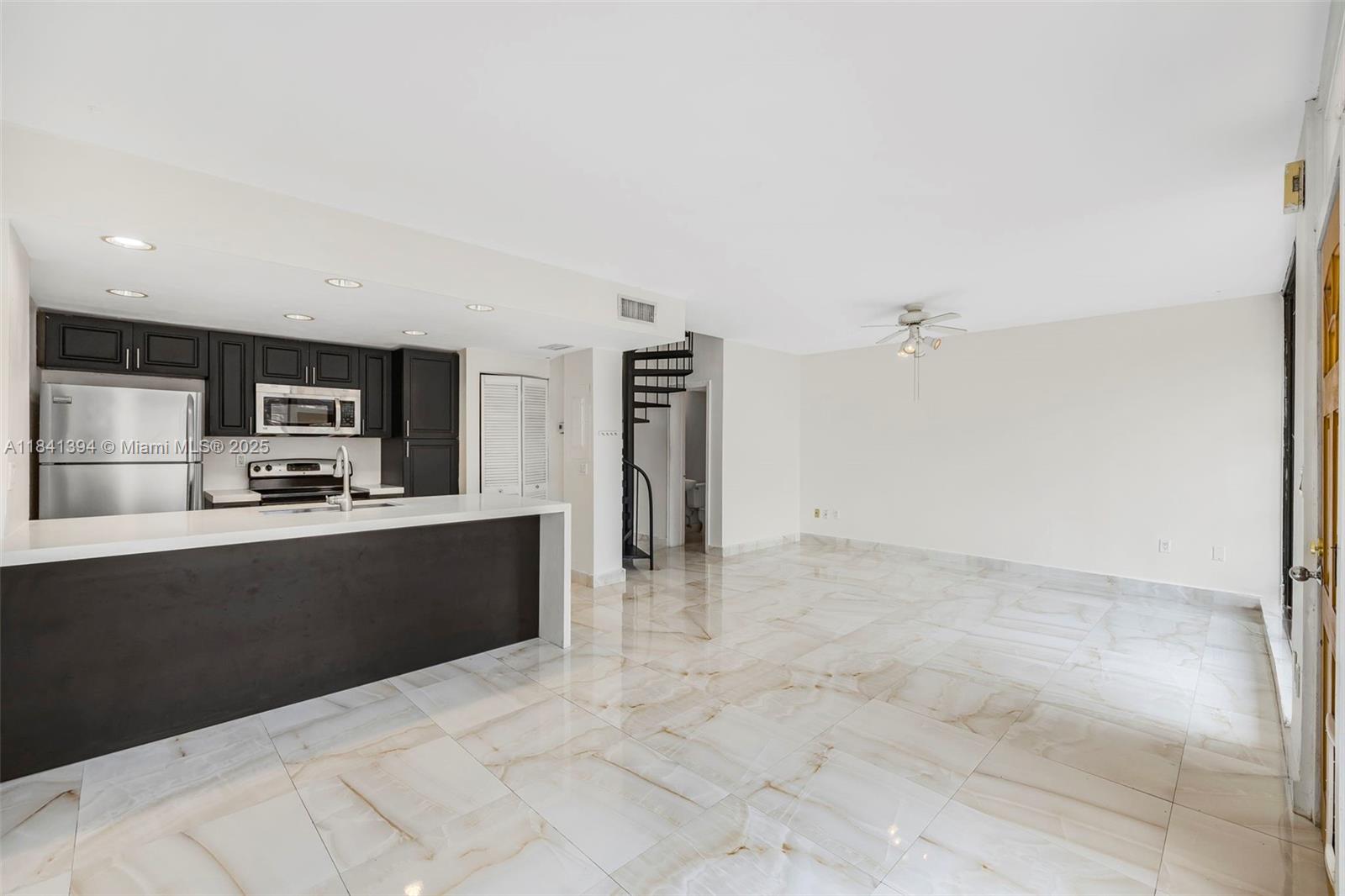 3192 Bird Ave 16