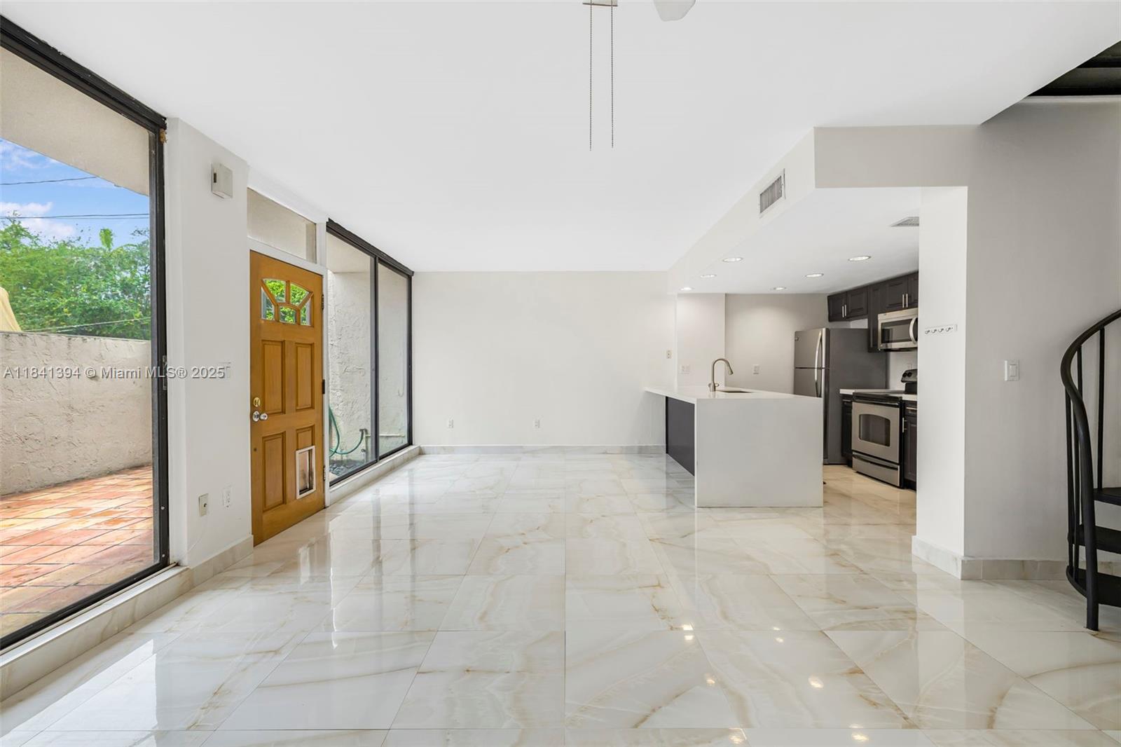 3192 Bird Ave 16