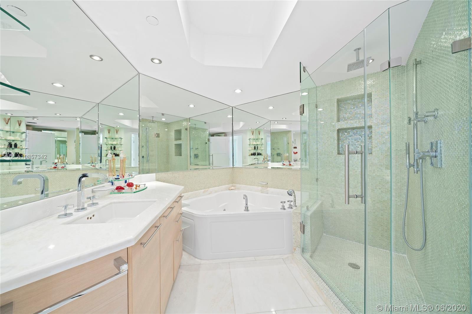 THE GRAND VENETIAN CONDO - Residential