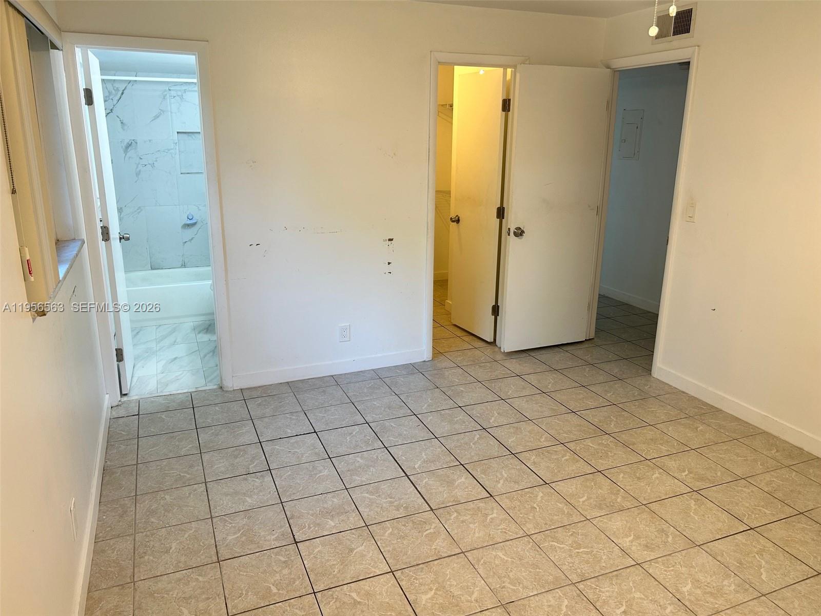 OAK TREE GARDEN CONDO - Residential