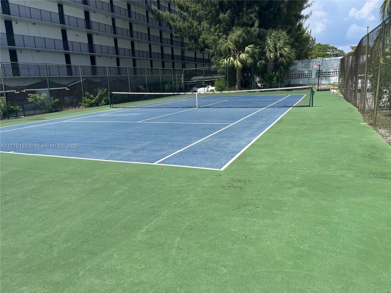 CLIPPER CONDO NO 1 - Residential