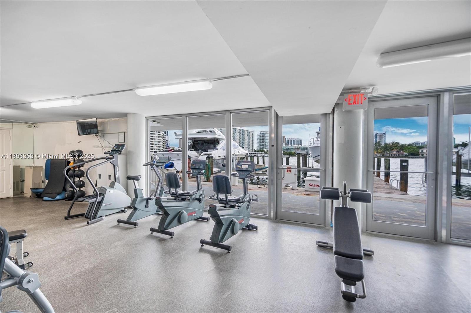 900 Bay Dr 211
