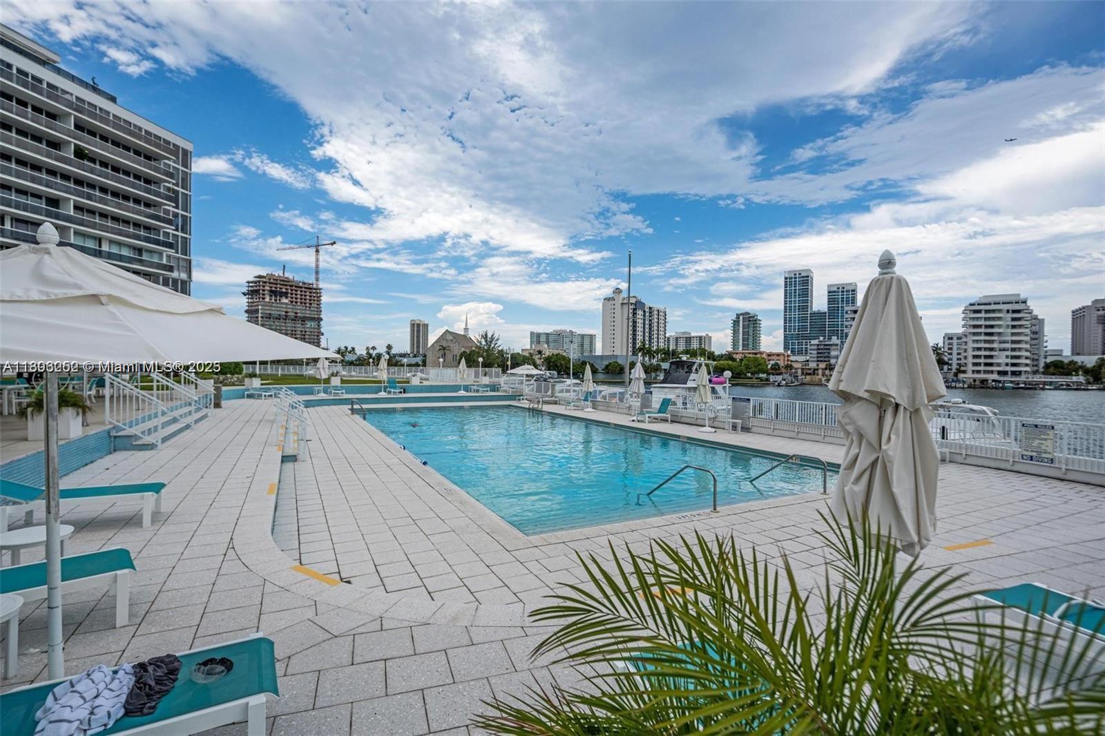 900 Bay Dr 211