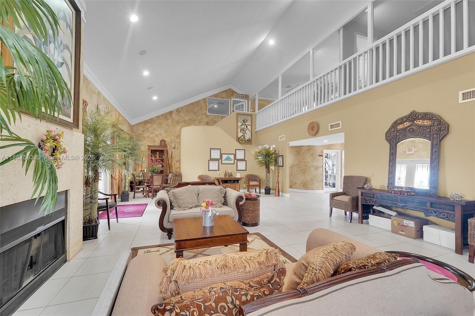 ROYAL POINCIANA CONDO - Residential Lease