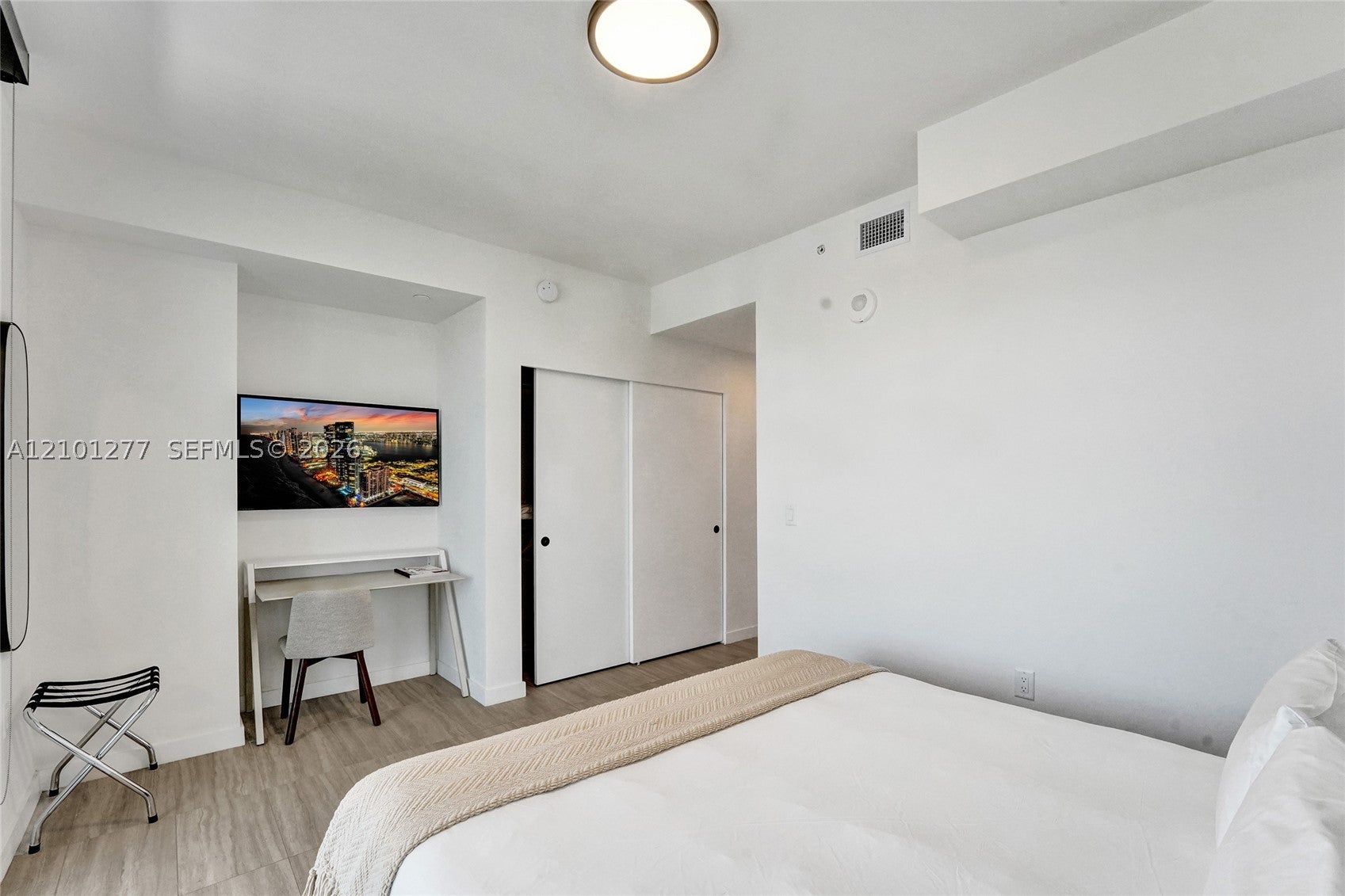 580 72nd St 1110