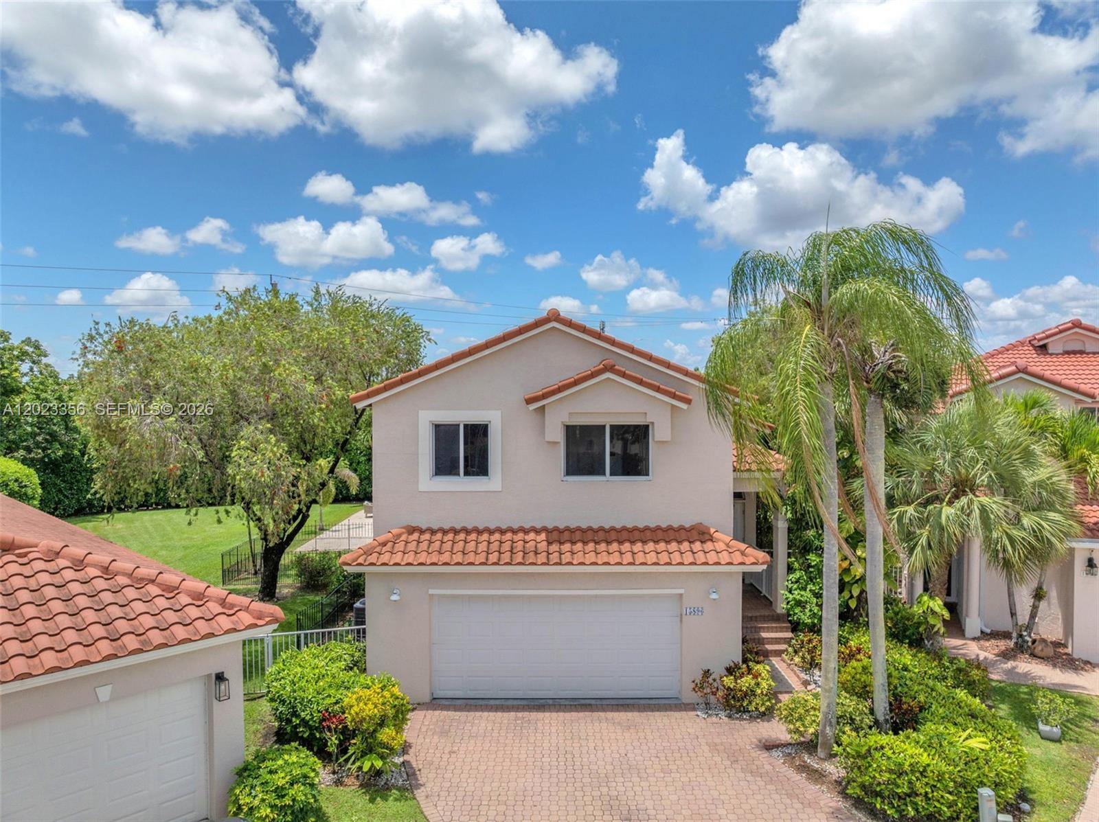 Grand Palms: The Grove - Residential