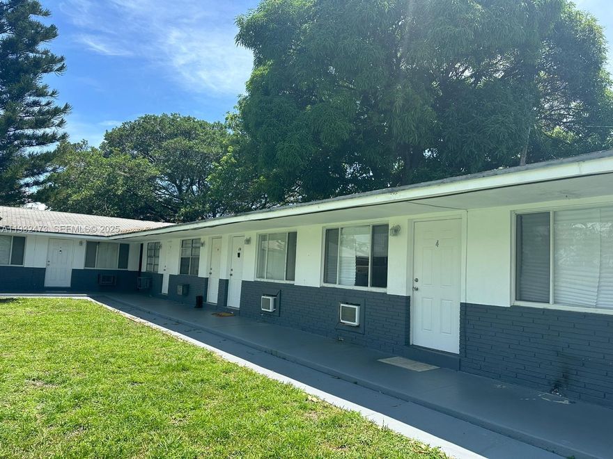 Move in ready 1/1. Garden style apartment. Stainless steel appliances. Freshly painted. Large walking closet. Amazing location in HALLANDALE BEACH. Water included. No application fee.